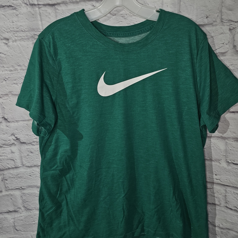 Nike Men's Green T-Shirt
